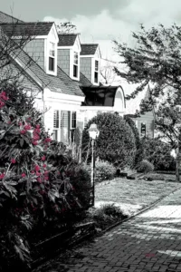 No. 111 U3P04974 Charming Colonial Walkway